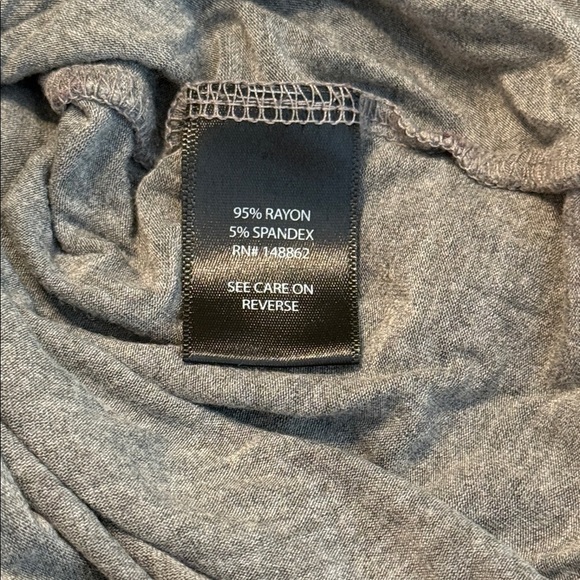 Torrid Gray Super Soft Knits Off Shoulder Skull & Roses Tee Size 1X - Picture 9 of 12